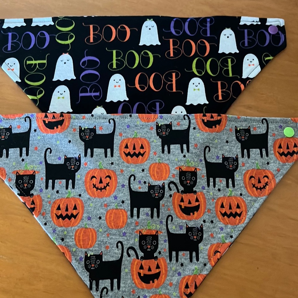Halloween cats/ghosts bandana bib